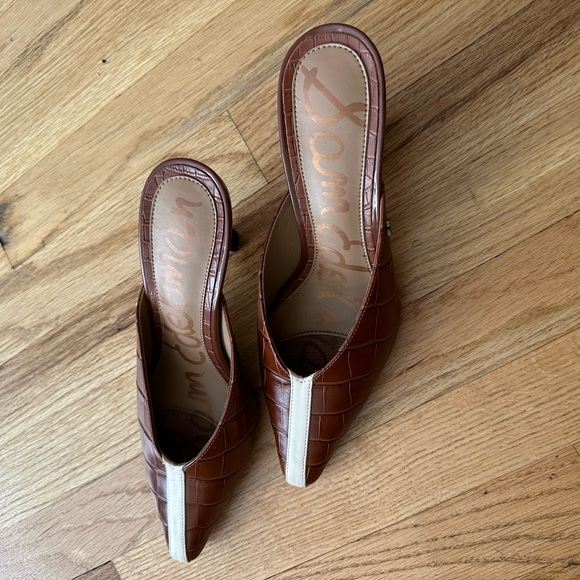 Sam Edelman kitten heels in brown with white stripe - Picture 3 of 4